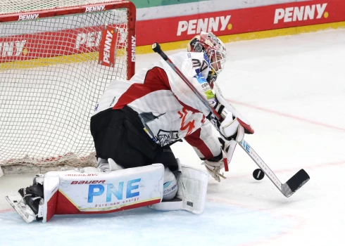 Kristers Gudļevskis palīdz "Fischtown Pinguins" izcīnīt otro uzvaru Vācijas hokeja līgas ceturtdaļfinālā