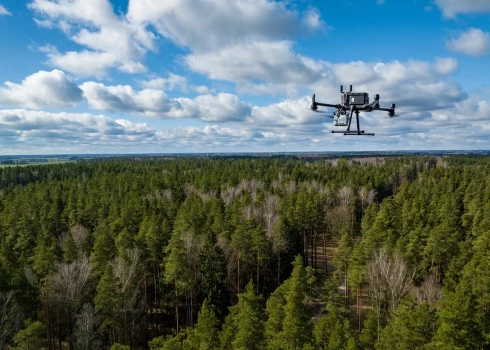 Mežkopjiem palīdz dronu flote