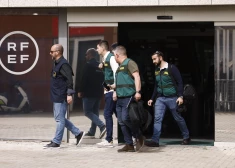 Korupcijas izmeklēšanas lietā policija pārmeklē Spānijas futbola federācijas galveno biroju