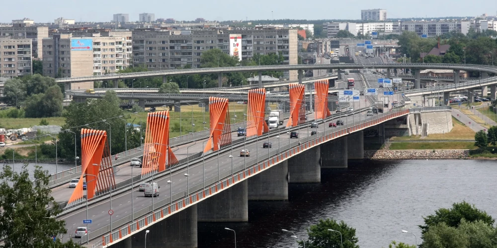 Метробуса в Риге не будет - деньги пойдут на "самый дорогой в мире мост"