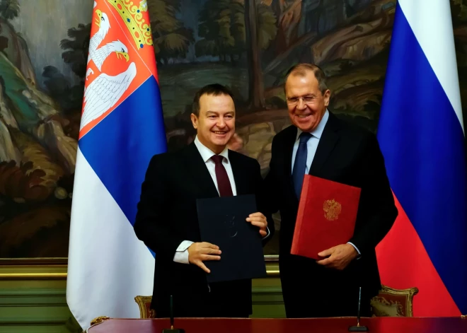 Krievijas un Serbijas ārlietu ministri apmeklēs šo valstu futbola izlašu spēli, Krievijai izmantojot pirmo iespēju spēlēt ar kādu Eiropas izlasi