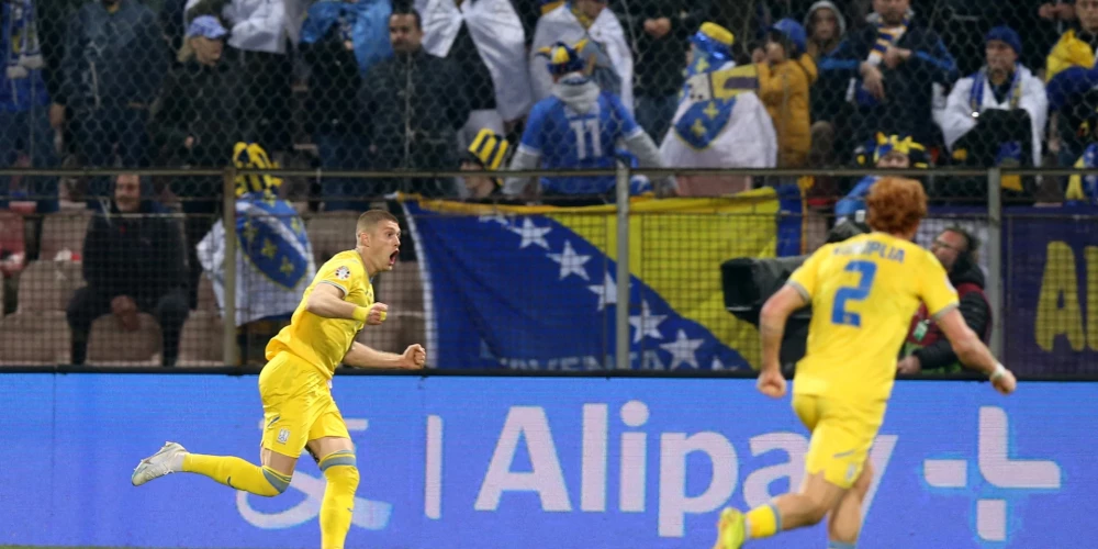 Ukraina fantastiski izrauj uzvaru Bosnijā, bet Igaunija cieš sakāvi Polijā Eiropas futbola čempionāta kvalifikācijas "play-off" spēlēs