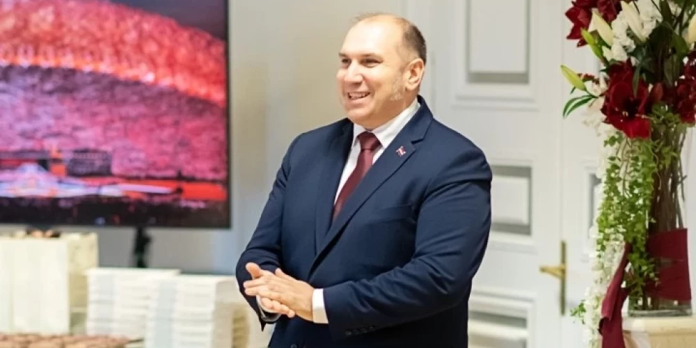 Kas ir “meņģēšanās skandālā” ierautais Jelgavas novada domes priekšsēdētājs Madars Lasmanis? 