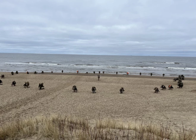 Latvijā notiek Patruļkuģu militārās mācības; izmanto realitātei pielīdzinātus konteinerus