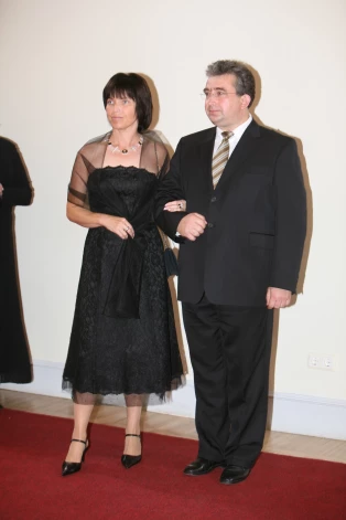 Ar kundzi Andru Treibahu Jelgavas pilī 2007. gadā, dodoties uz Valža Zatlera prezidenta inaugurācijas balli.