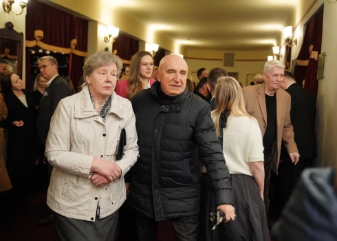 Ivars Godmanis un Gunta Pētersone kopā pavadīja jauku kultūras baudīšanas vakaru.