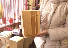 "Как так можно?!" - в Рижском крематории женщине отдали прах матери в кульке для покупок