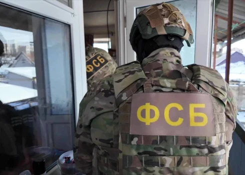 Krievu drošībnieki spīdzina "Crocus City Hall" teroraktā aizdomās turētos