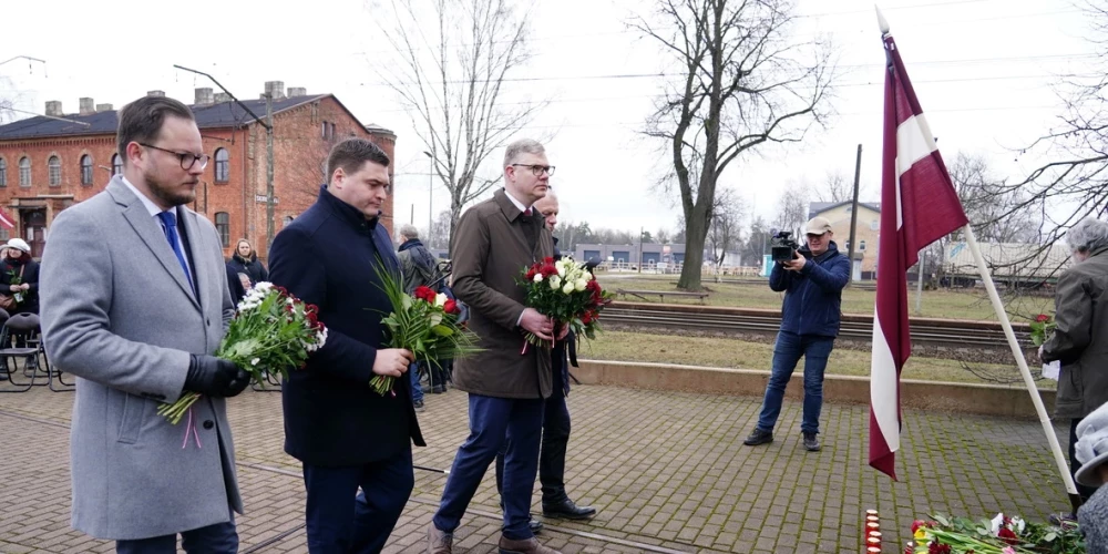 В Латвии идут мероприятия памяти жертв коммунистического геноцида