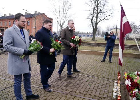 В Латвии идут мероприятия памяти жертв коммунистического геноцида
