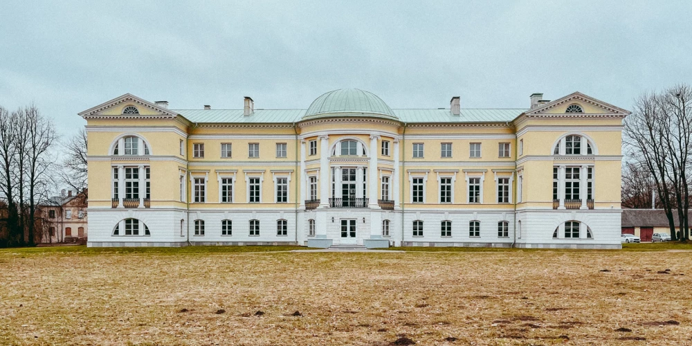 В Латвии предлагают взять в аренду замок - стартовая цена 1441 евро в месяц