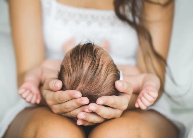 "Bērna dzīves pēdējās minūtēs bija blakus," Bērnu slimnīcā jau septiņus gadus strādā auklītes - brīvprātīgās