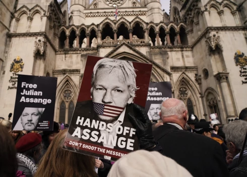 "WikiLeaks" dibinātājs Asanžs vēl netiks izdots ASV, lemj britu tiesa