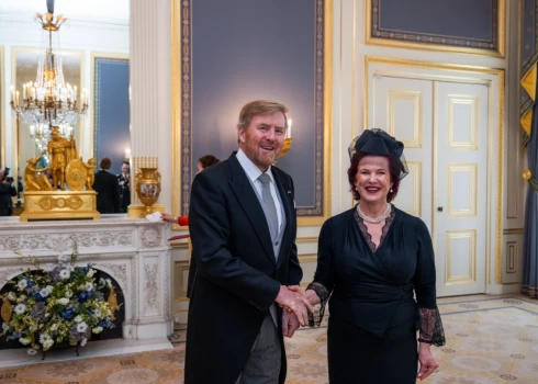 Solvita Āboltiņa sāk pildīt vēstnieces pienākumus Nīderlandē, iesniedzot akreditācijas vēstuli karalim Vilemam Aleksandram