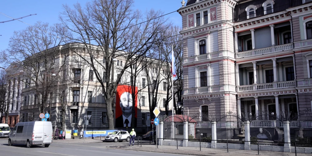 Krievijas vēstniecības diplomātu Latvijā pasludina par "persona non grata"