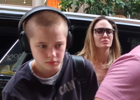 Šilo ar mammu aktrisi Andželinu Džoliju.