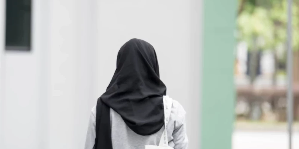 Parīzē pēc konflikta par hidžābu nāves draudu dēļ atkāpies liceja direktors