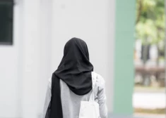 Parīzē pēc konflikta par hidžābu nāves draudu dēļ atkāpies liceja direktors