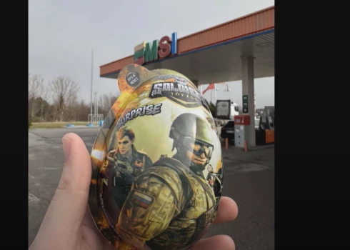 Lietuvā degvielas uzpildes vietās tirgo oliņas ar Krievijas karavīru ģīmjiem