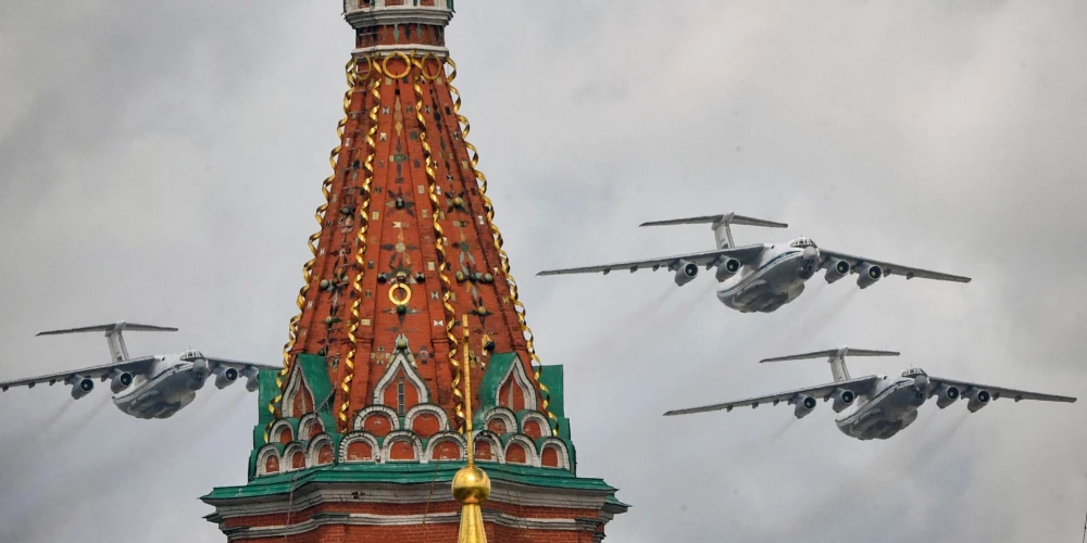 Baidoties no ukraiņu droniem, Krievija pārceļ kara transporta idmašīnas no Pleskavas uz Sibīriju