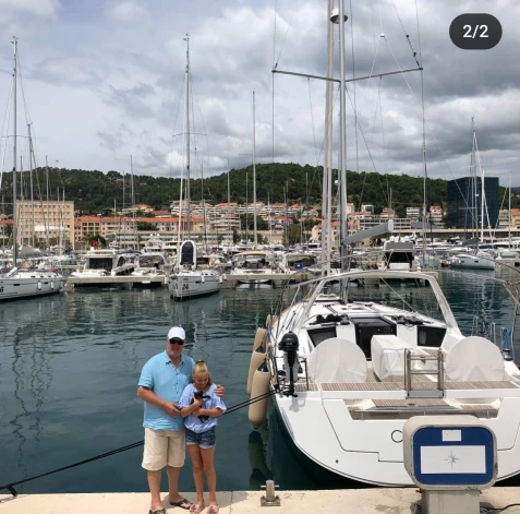 Ar tēti baudot sauli un jūras šalkoņu ceļojumā Horvātijā.