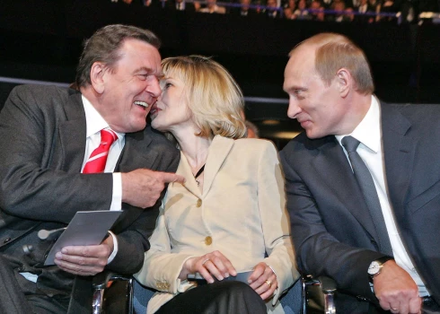 Šrēders pieļauj, ka viņa draudzība ar Putinu var sekmēt kara izbeigšanu