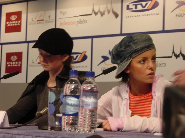 Участницы группы t.A.T.u на пресс-конференции в Риге.