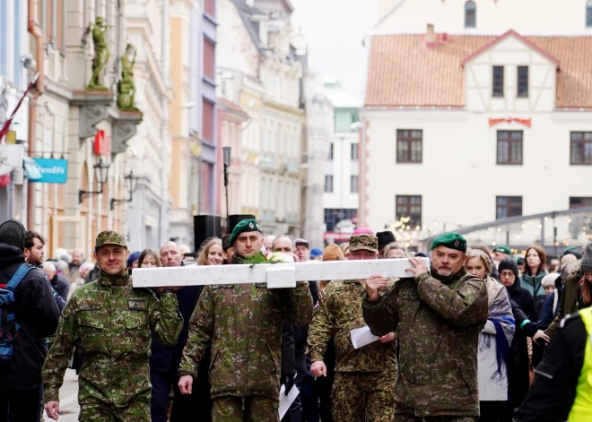 Lielās Piektdienas lūgšanu gājiens - ekumeniskais krusta ceļš.