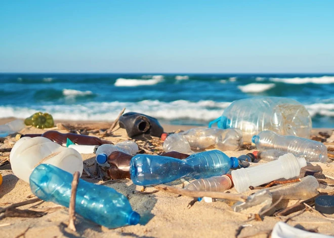 Zinātnieki radījuši plastmasu, kas nevairos atkritumus