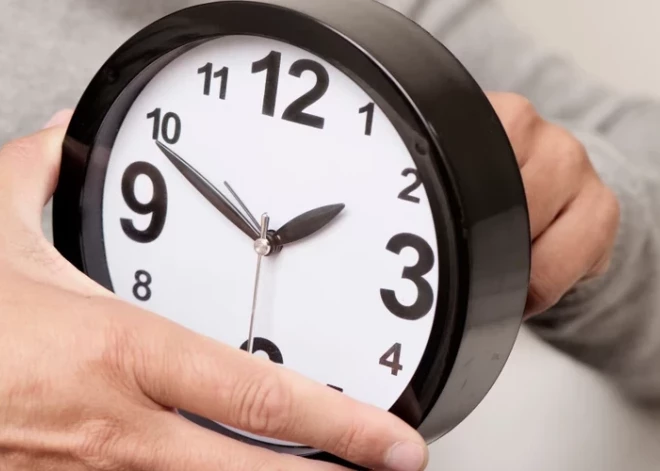 Чувствительный удар по организму: Латвия переходит на летнее время