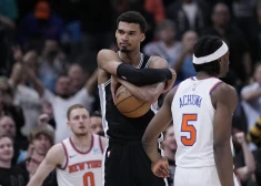 Franču basketbola brīnumbērns Vembanjama ar 40+20 palīdz "Spurs" uzvarēt "Knicks"