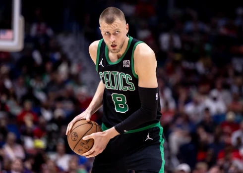 Porziņģim "double-double" un četri bloķēti metieni "Celtics" uzvarā Ņūorleānā