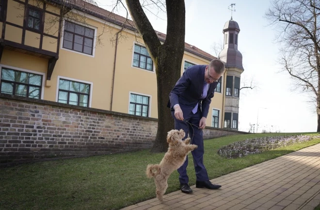 Prezidents Edgars Rinkēvičs paziņojis, ka viņa darba apartamentos nu saimnieko Flora.