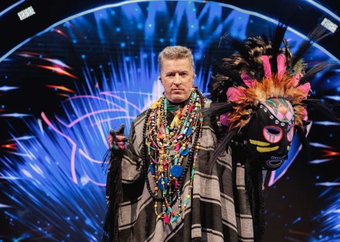 Zem Burvja maskas slēpās horeogrāfs Agris Daņiļevičs.