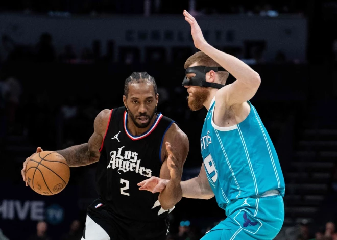 Dāvis Bertāns gūst 15 punktus, taču viņa "Hornets" zaudē "Clippers" komandai