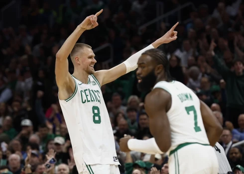 Porziņģis gūst 27 punktus "Celtics" uzvarā pār "Thunder" basketbolistiem