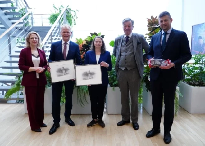 Rīgas ostā viesojas Hamburgas Ekonomikas un inovāciju senatore