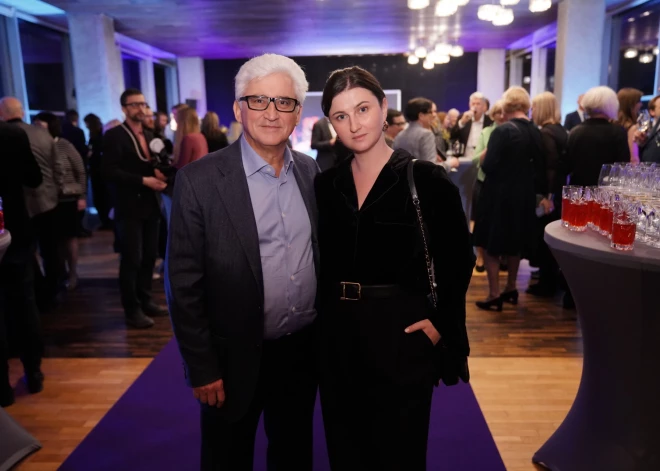 Baņķieris Arkādijs Suharenko iziet sabiedrībā ar meitu, kurai pirms 10 gadiem Rīgas centrā sarīkoja grandiozas kāzas
