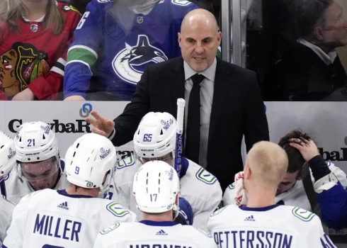 "Canucks" galvenais treneris Riks Tokets