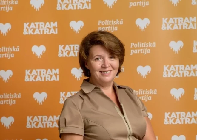 Spiegošanā apsūdzētā Tuhbatova uz tiesas sēdi neierodas un uz advokātes zvaniem neatbild