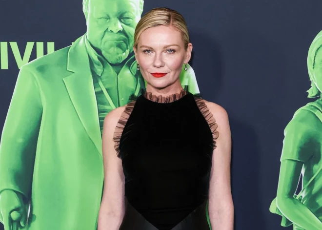 "Es labāk novecošu": Kirstena Dansta paziņojusi, ka nevēlas būt kā visi - iztaisnot zobus un palielināt lūpas