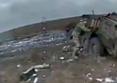 VIDEO: Ukrainas specvienība ar droniem uzbrūk okupantu kājniekiem, kuriem iespēja izdzīvot frontē ir ļoti zema
