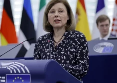 EK viceprezidente: Krievija maksā krietni lielākam skaitam politiķu Eiropā, nekā iepriekš domāts