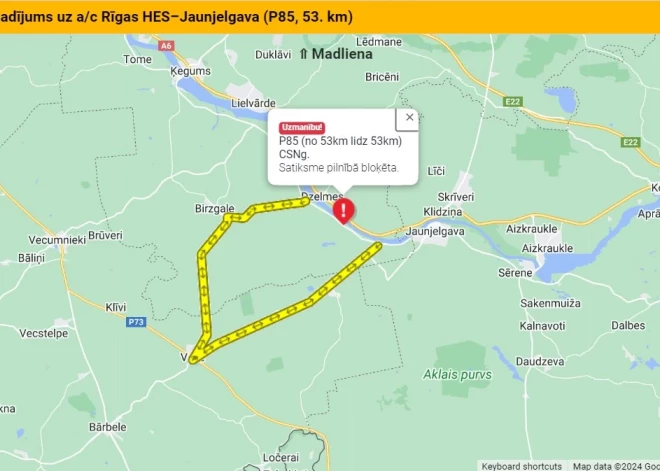 Pie Jaunjelgavas slēgta satiksme ceļu satiksmes negadījuma dēļ 