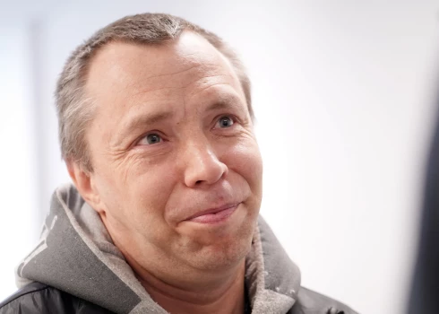 Krimināllietā apsūdzētais taksists Sergejs Sidorovs pirms tiesas sēdes Rīgas pilsētas tiesā, kurā sāks skatīt krimināllietu par spiegošanu Krievijas labā.