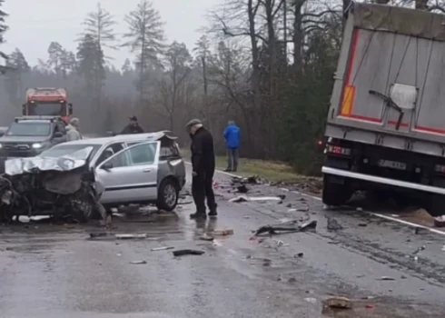 VIDEO: smaga avārija Ogres rajonā; notikuma vietā strādā glābēji