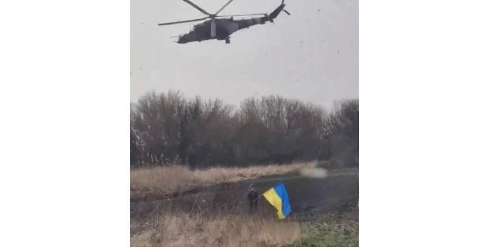 Мальчик в Украине постоянно встречал с флагом боевые вертолеты - однажды военные сделали ему сюрприз