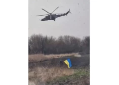 Мальчик в Украине постоянно встречал с флагом боевые вертолеты - однажды военные сделали ему сюрприз