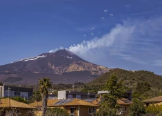 Noslēpumaini dūmu gredzeni virs Etnas vulkāna 2024. gada 5. aprīlī