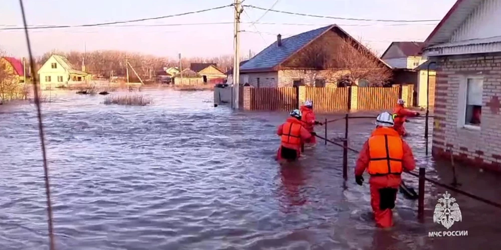 Krievijas Ārkārtas situāciju ministrijas publicētais foto no Orskas, Orenburgas apgabalā